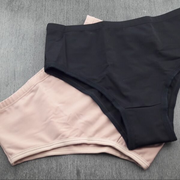 Calcinha Calça de Cetinete Plus Size - Image 7